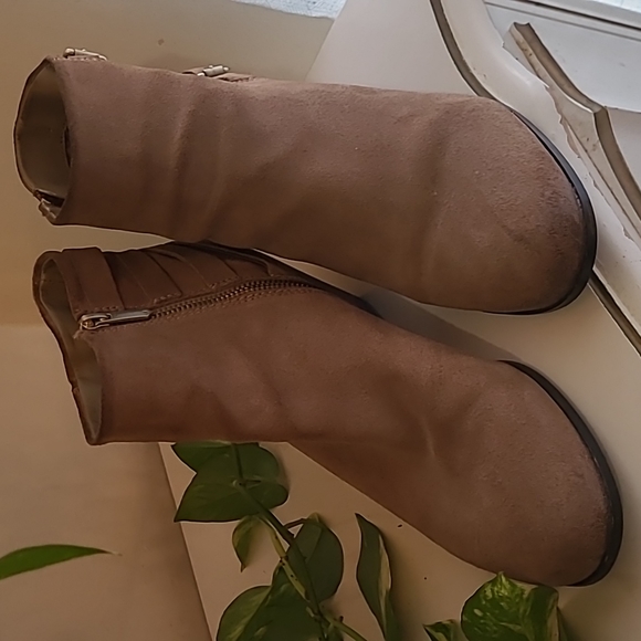 Ladies Tan Suade Bootie by Sam Edelman,size 12M. Fancy buckles on the side.SALE! - Picture 3 of 3